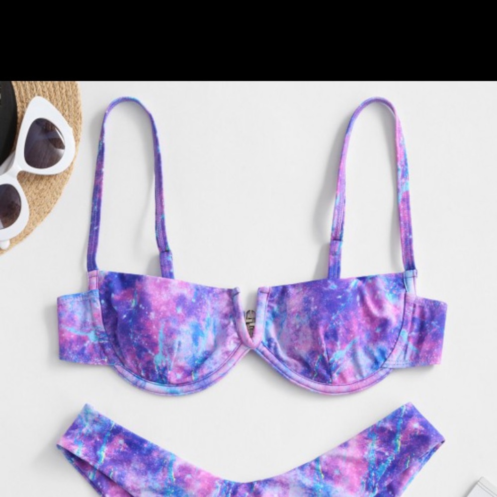 Zaful bikinitop with wiring size medium never worn